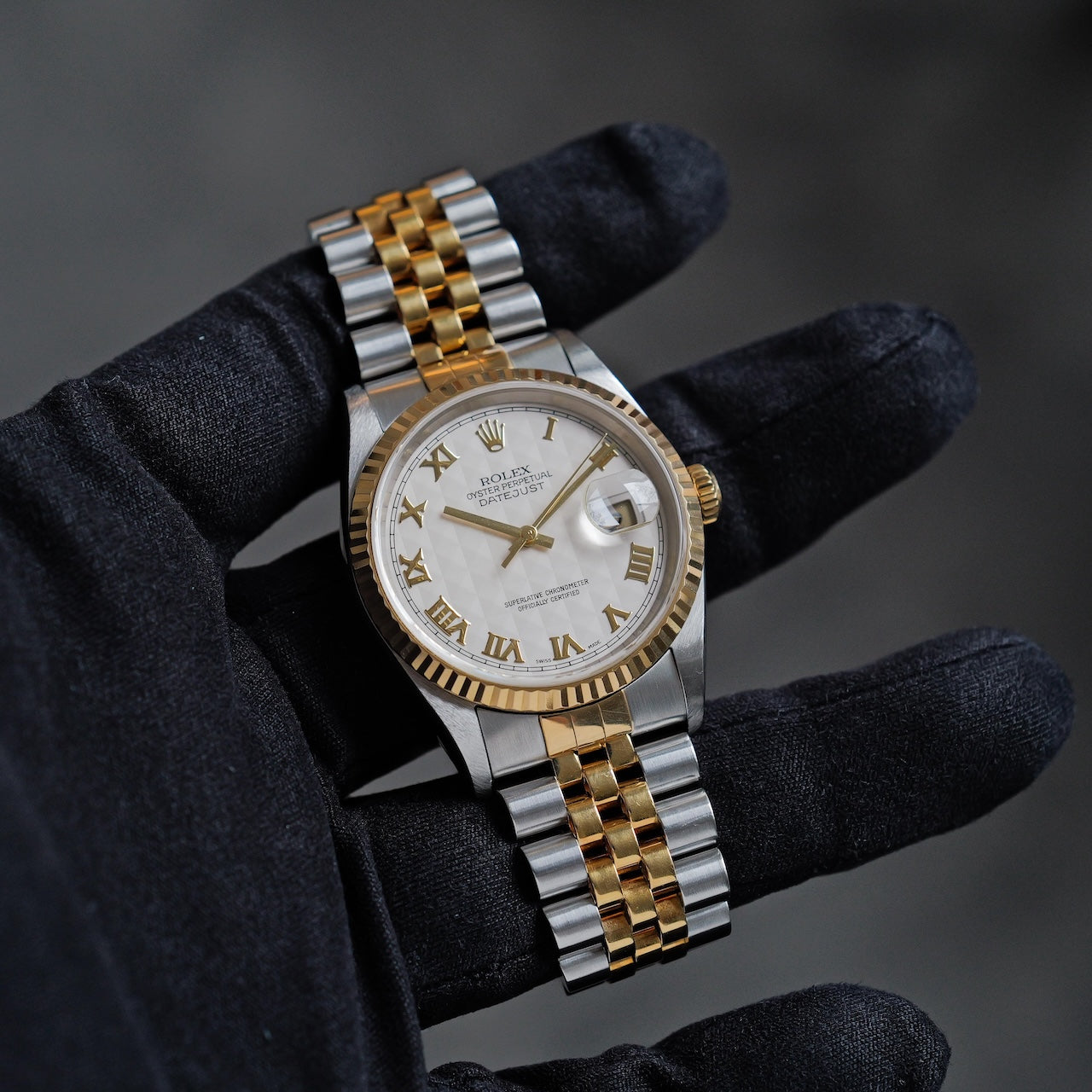 ロレックス/デイトジャスト16233/K番/アイボリーピラミッド/ローマン数字/保証書付きフルセット/ROLEX DATE-JUST Ref.16233 "IVORY PYRAMID" 2001y Full Set