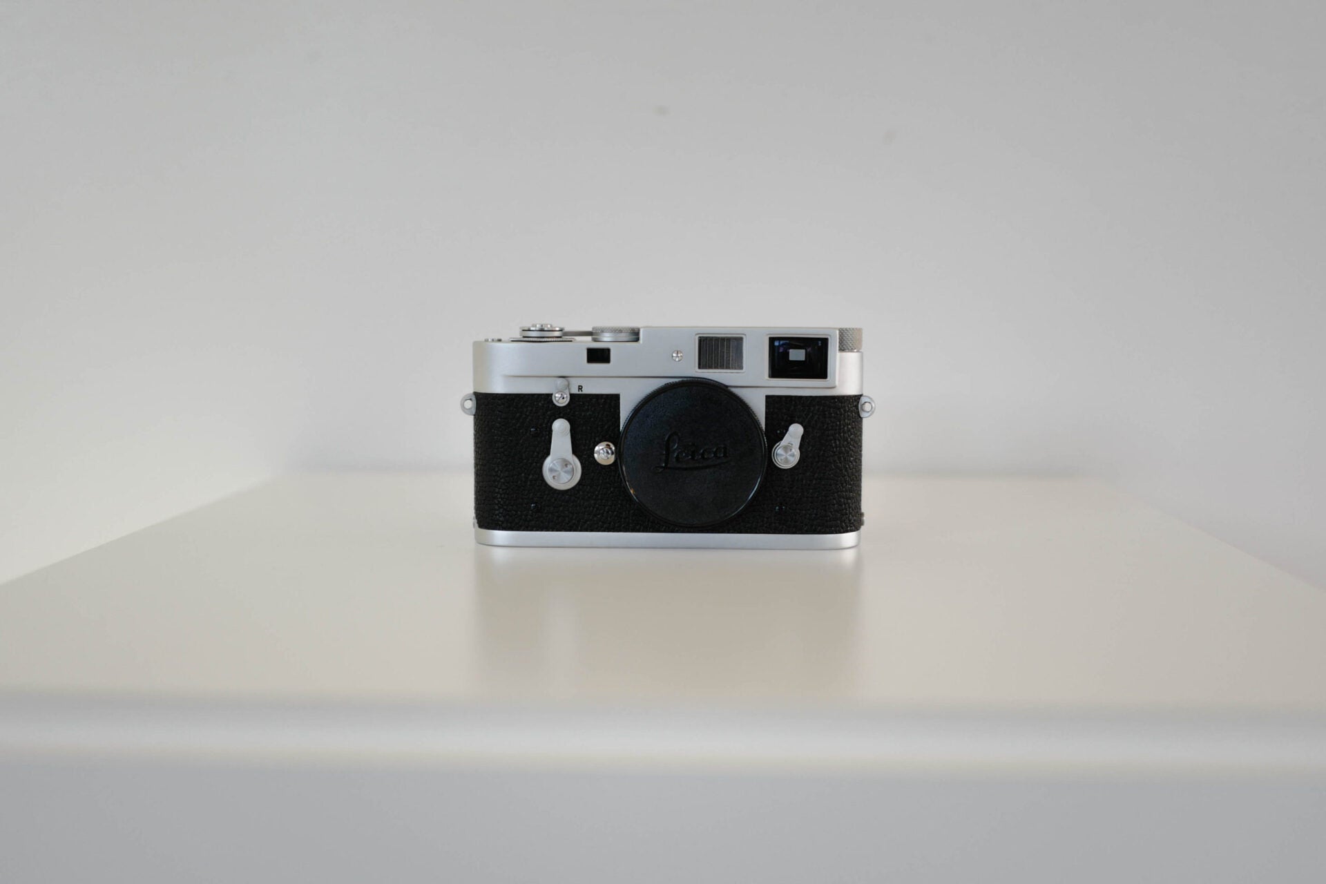 LEICA M2 Silver chrome comes with box, nice number!