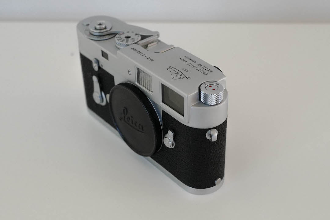 LEICA M2 Silver chrome comes with box, nice number!