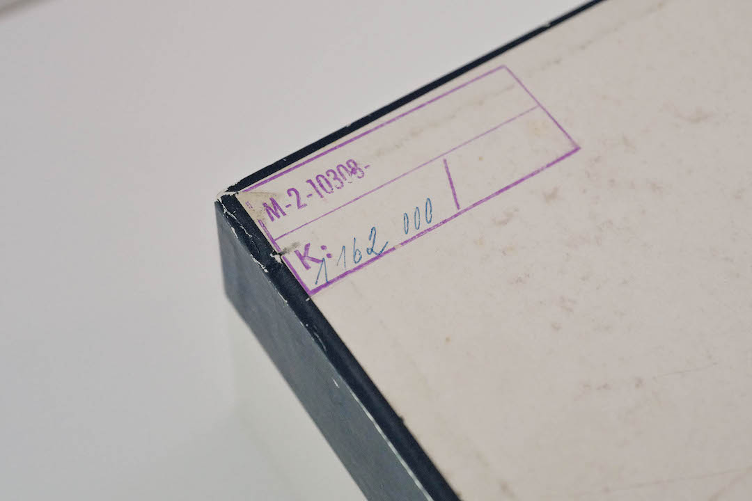 LEICA M2 Silver chrome comes with box, nice number!