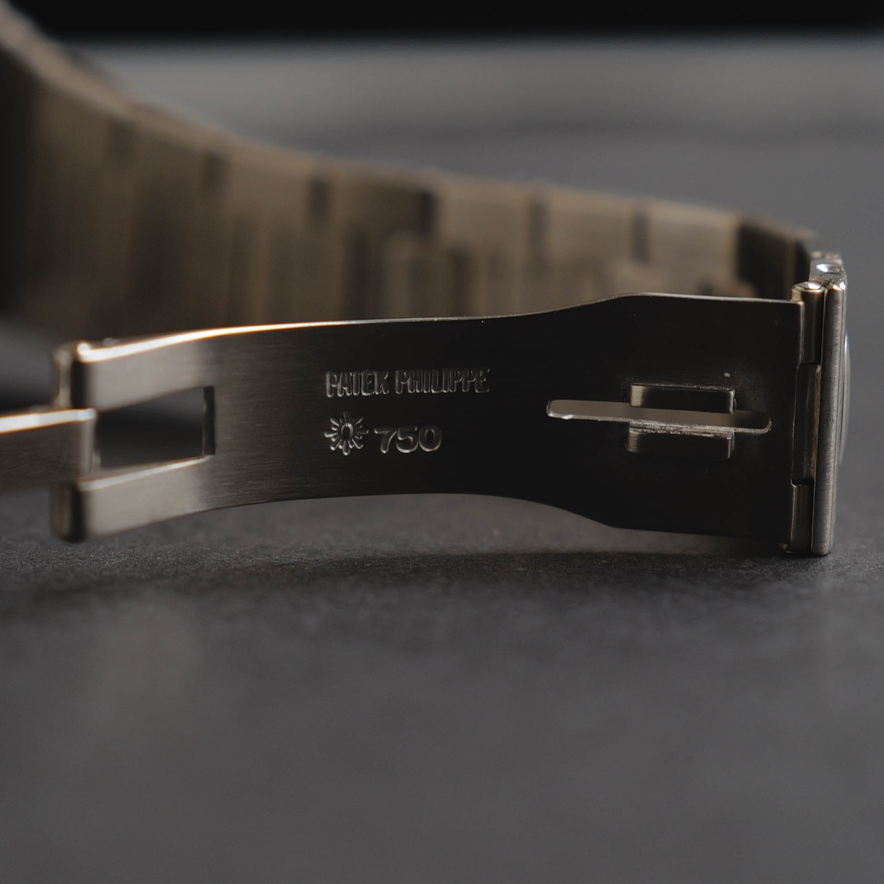 パテック・フィリップ/3800/1G-011/ブルーグレー/18Kホワイトゴールド/箱・アーカイブ付属/PATEK PHILIPPE NAUTILUS REF.3800/1G-011 "Blue Grey" 18K White Gold 1991 with Box and Archive