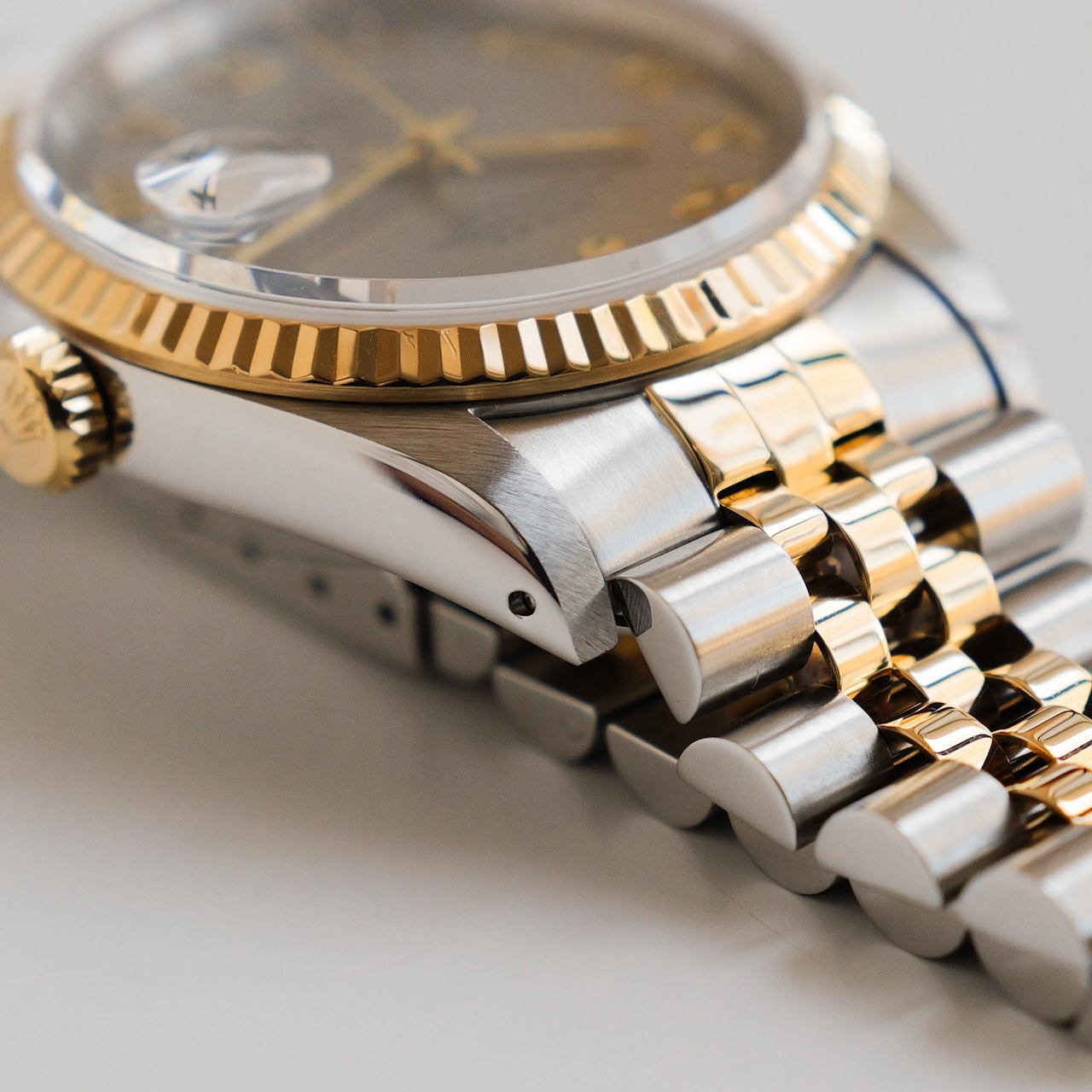 ロレックス/デイトジャスト/X番/グレー ローマンダイヤル/箱・保証書付フルセット/ROLEX DATE-JUST REF.16233 18KYG “GREY ROMAN” 1991y with Box and Paper