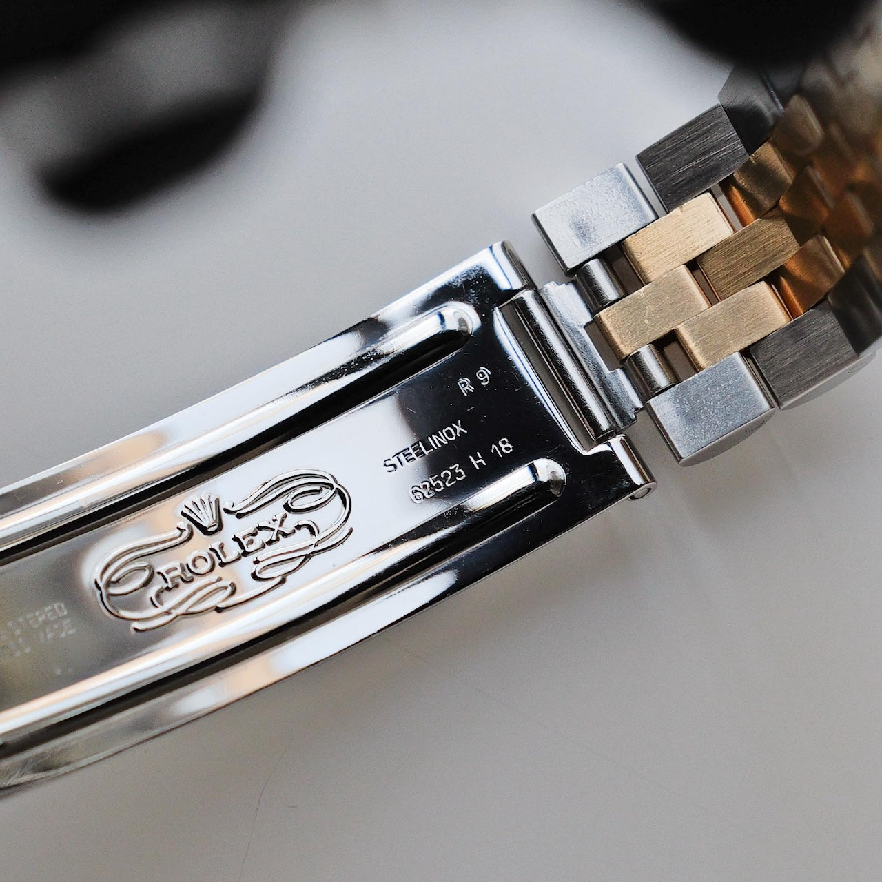 ロレックス/デイトジャスト/X番/グレー ローマンダイヤル/箱・保証書付フルセット/ROLEX DATE-JUST REF.16233 18KYG “GREY ROMAN” 1991y with Box and Paper