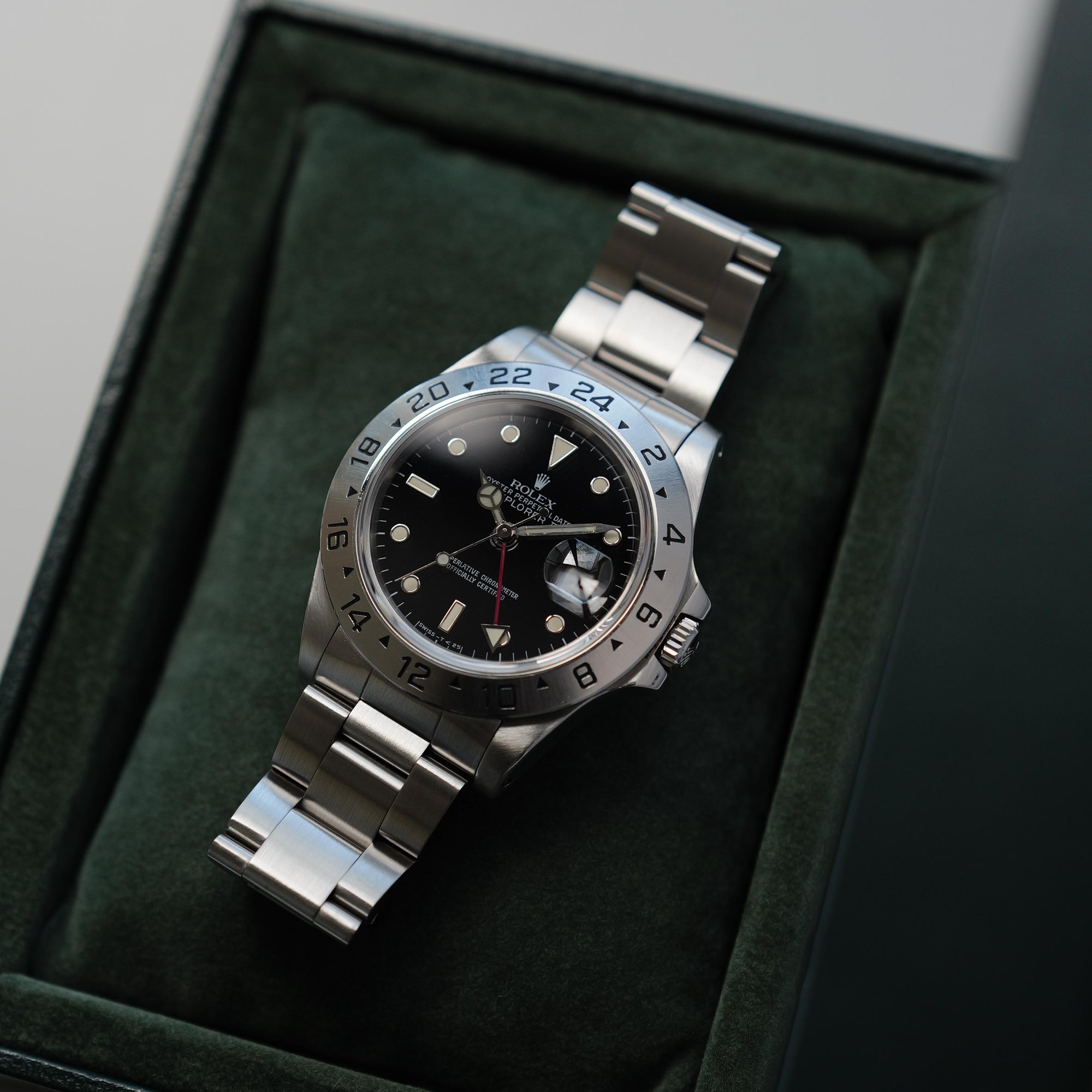 ロレックスエクスプローラー2/16570/E番/センタースプリット/黒文字盤/シングルバックル/箱・保証書付/ROLEX EXPLORER2 REF.16570 “RAIL DIAL” Black dial E-Serial with Box and Paper