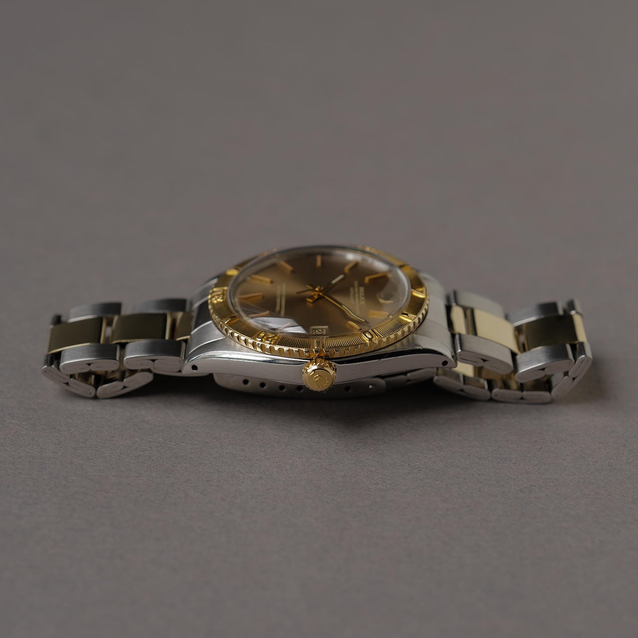 ロレックス/デイトジャスト/サンダーバード1625/シャンパン・グレー・ゴースト/ROLEX DATE-JUST THUNDERBIRD REF.1625 "Champagne Grey Ghost Dial" Yellow Gold 1971Y