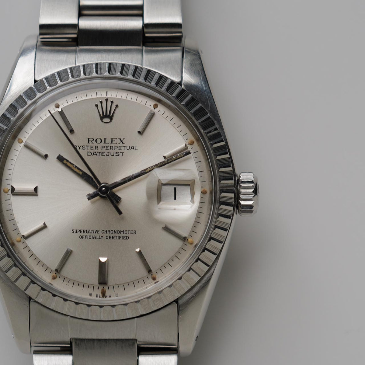 ロレックスデイトジャスト1603/シルバー/ステップドダイヤル/エンジンターンベゼル/ROLEX DATEJUST REF.1603 Silver Dial Engine Turned Bezel 1977y