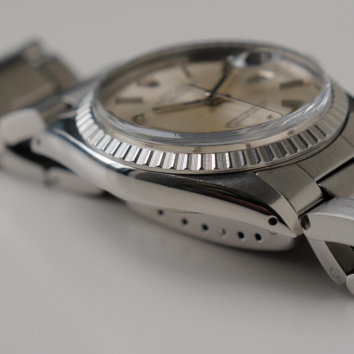 ロレックスデイトジャスト1603/シルバー/ステップドダイヤル/エンジンターンベゼル/ROLEX DATEJUST REF.1603 Silver Dial Engine Turned Bezel 1977y