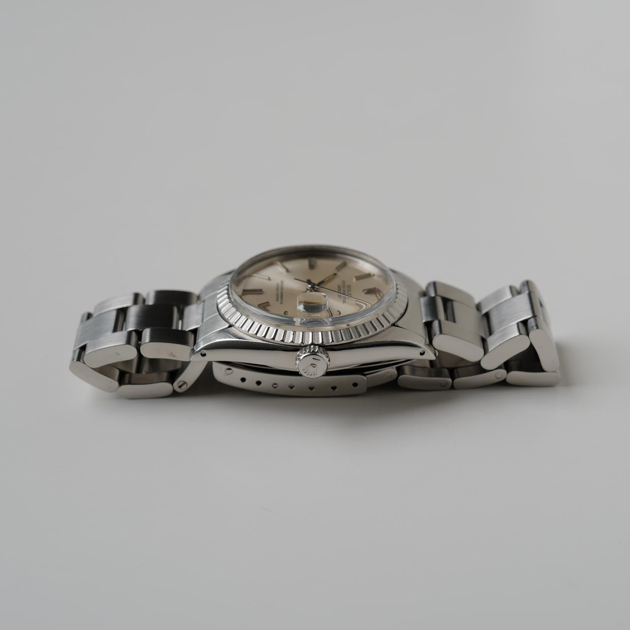 ロレックスデイトジャスト1603/シルバー/ステップドダイヤル/エンジンターンベゼル/ROLEX DATEJUST REF.1603 Silver Dial Engine Turned Bezel 1977y