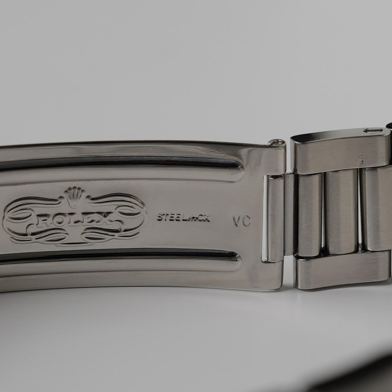 ロレックスデイトジャスト1603/シルバー/ステップドダイヤル/エンジンターンベゼル/ROLEX DATEJUST REF.1603 Silver Dial Engine Turned Bezel 1977y