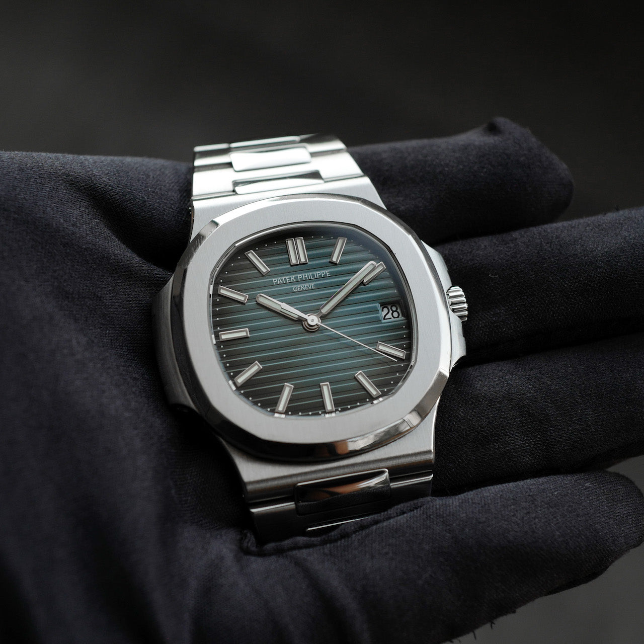 PATEK PHILIPPE Nautilus "Jumbo" Ref.5711/1A-010 Blue-Grey Dial Full Set