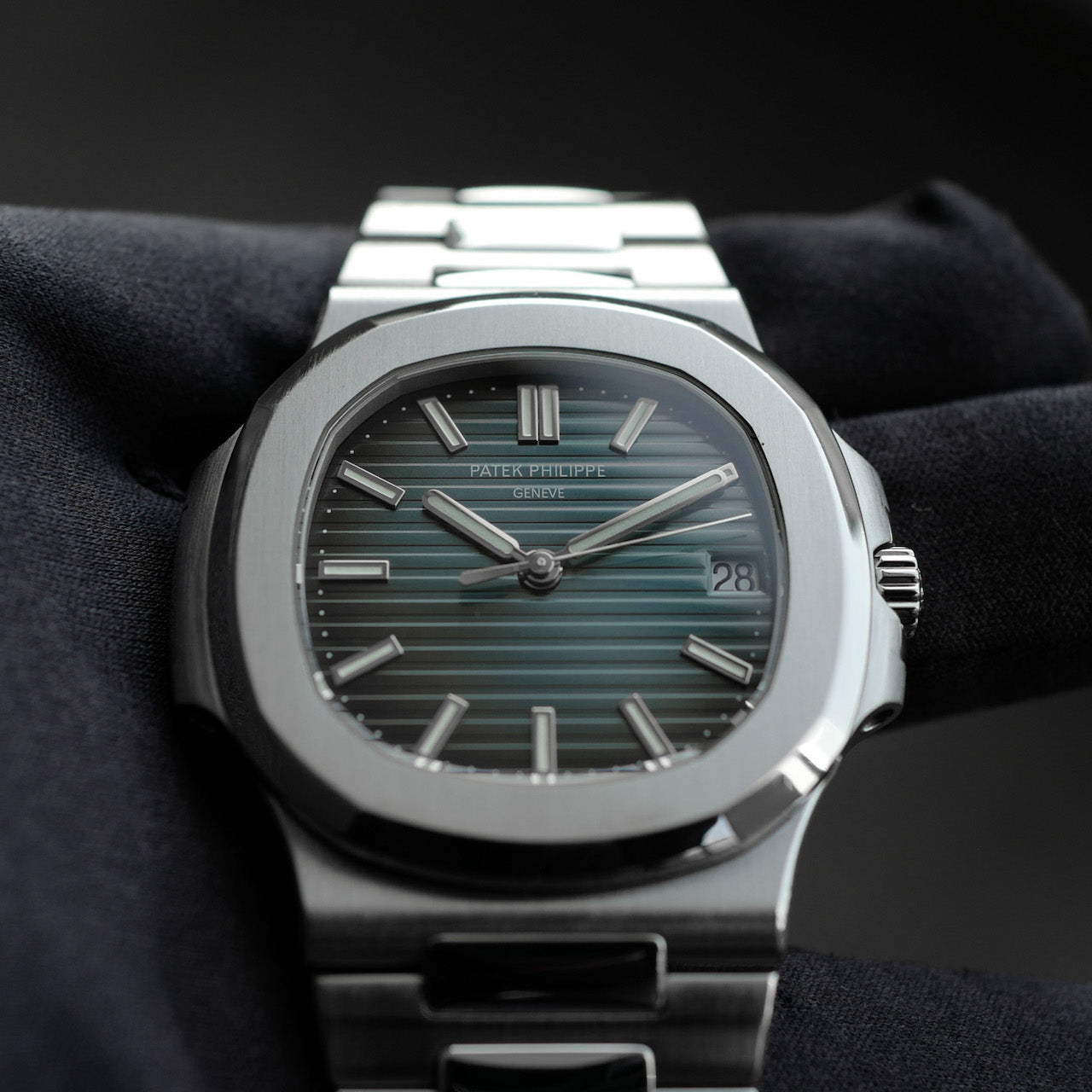 PATEK PHILIPPE Nautilus "Jumbo" Ref.5711/1A-010 Blue-Grey Dial Full Set