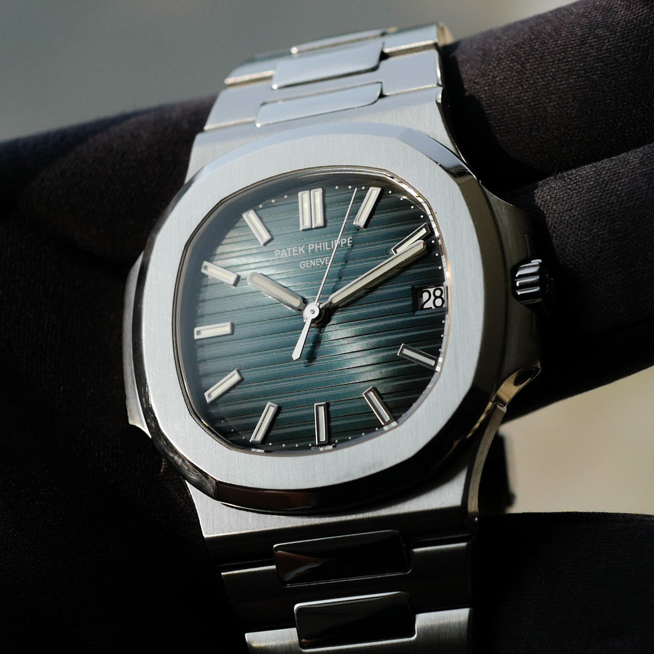PATEK PHILIPPE Nautilus "Jumbo" Ref.5711/1A-010 Blue-Grey Dial Full Set